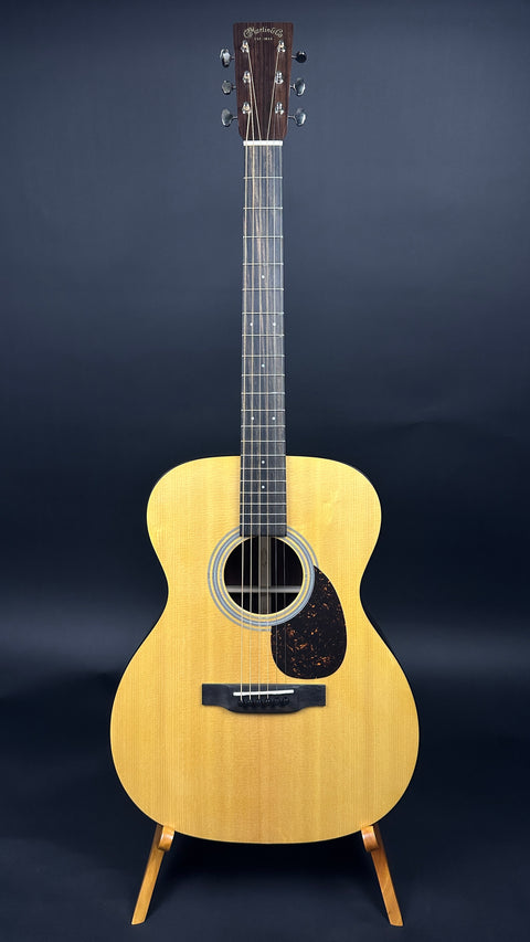 Martin OM-21 -