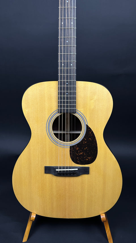 Martin OM-21 -