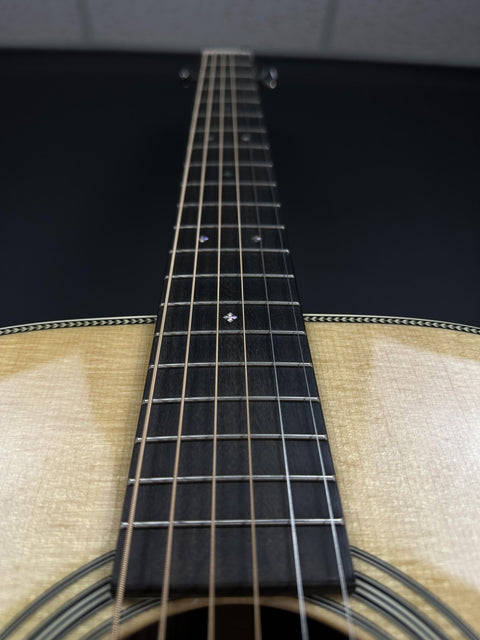 Martin OM-28 -