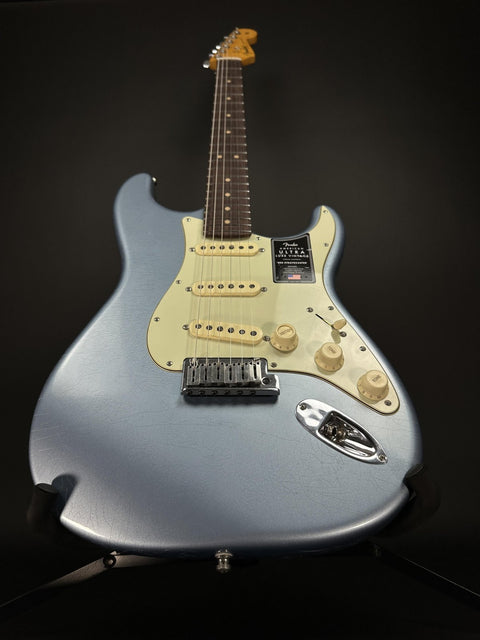 Fender Ultra Luxe Vintage '60s Stratocaster - Ice Blue Metallic -