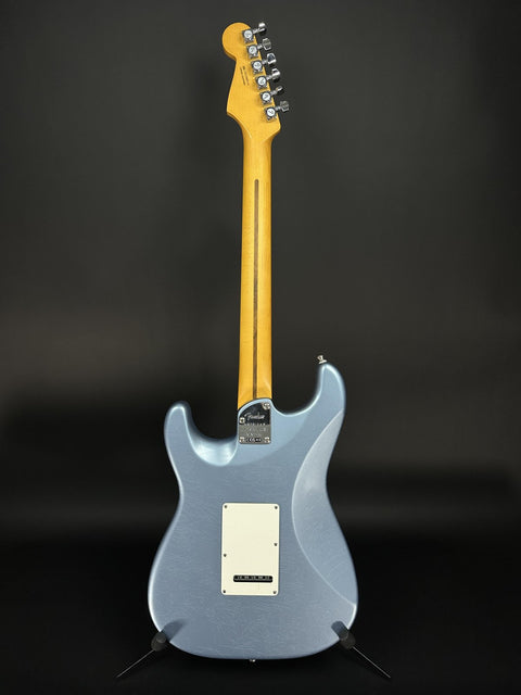 Fender Ultra Luxe Vintage '60s Stratocaster - Ice Blue Metallic -