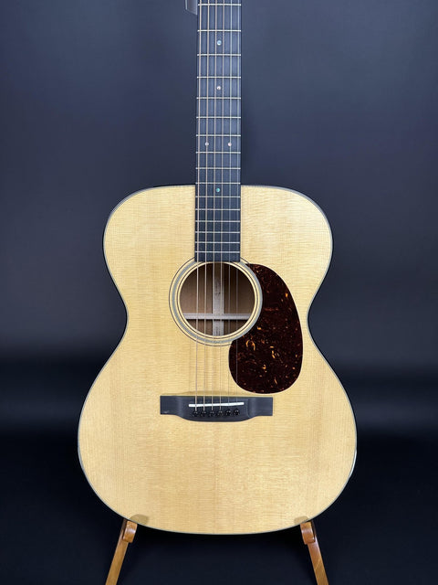 Martin 000-18 -