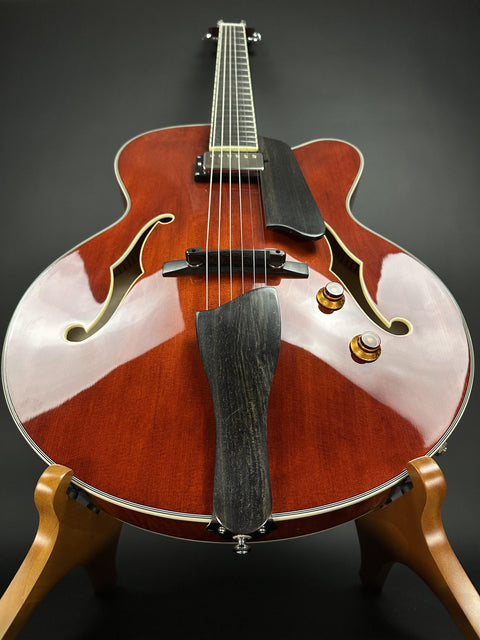Eastman AR503CE Archtop Classic Finish -