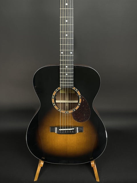 Eastman E2OM-DLX-SB -