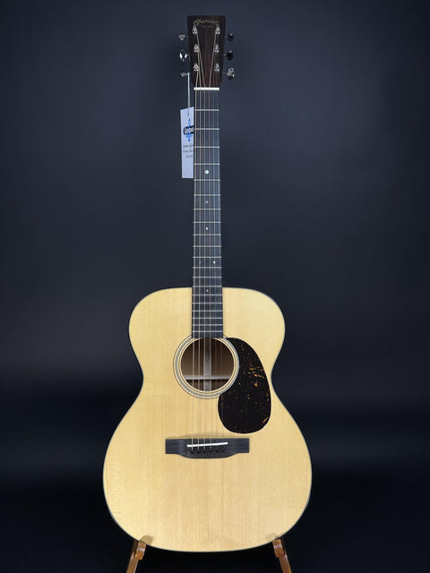 Martin 000-18 -