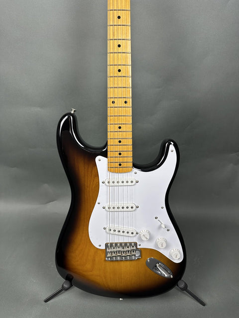 Fender 70th Anniversary American Vintage II 1954 Stratocaster Maple Neck 2-Color Sunburst -