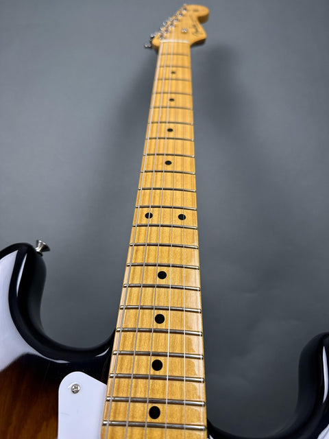 Fender 70th Anniversary American Vintage II 1954 Stratocaster Maple Neck 2-Color Sunburst -