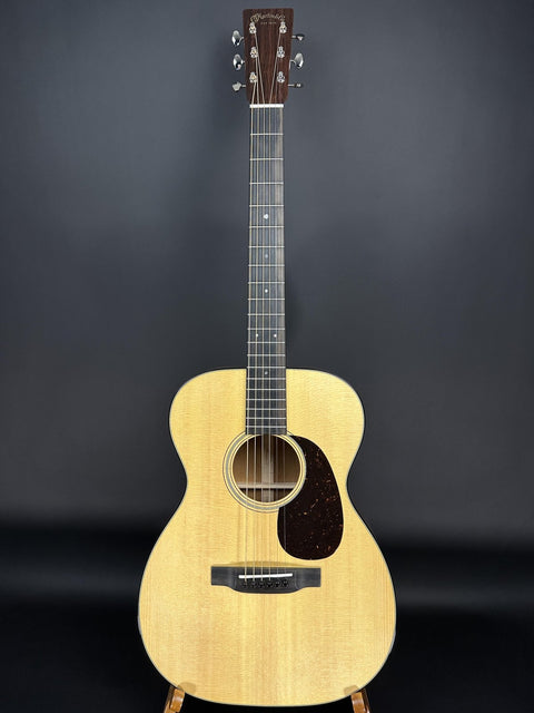 Martin 00-18 -