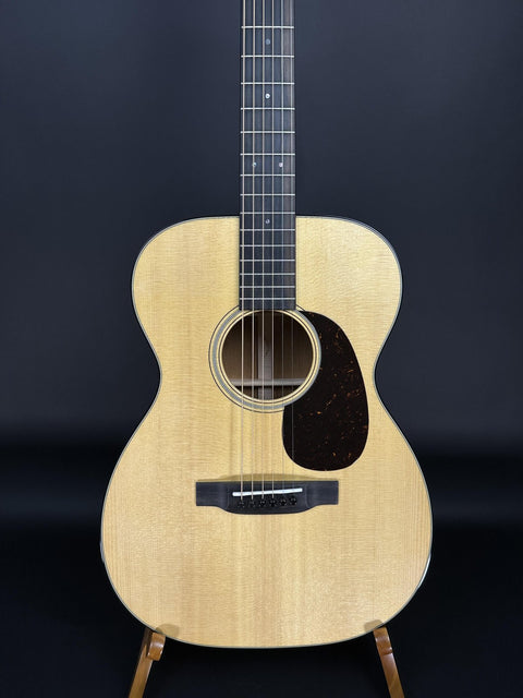 Martin 00-18 -