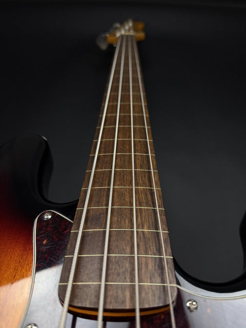 2019 Squier Classic Vibe '60s Fretless Jazz Bass - Sunburst