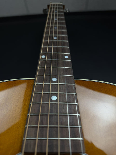 Gibson J-45 Standard - Heritage Cherry Sunburst -