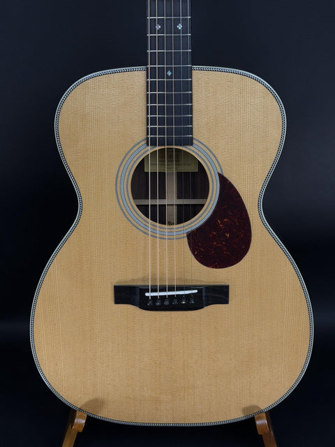 Eastman E8OM-TC Acoustic Guitar