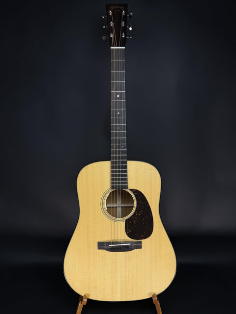 Martin D-18E -