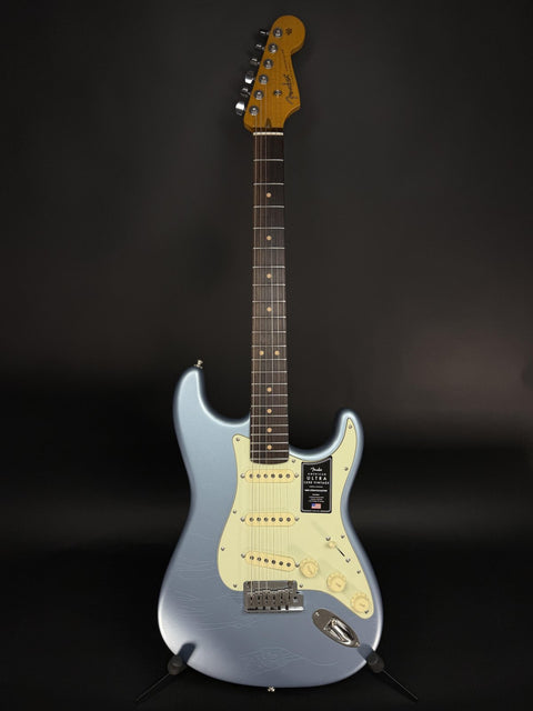 Fender Ultra Luxe Vintage '60s Stratocaster - Ice Blue Metallic -