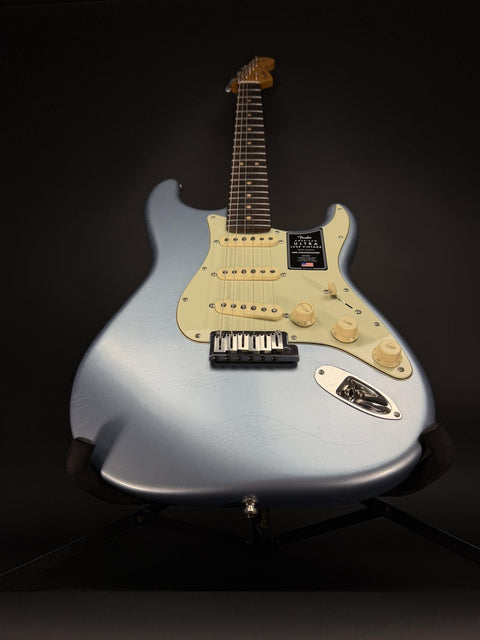 Fender Ultra Luxe Vintage '60s Stratocaster - Ice Blue Metallic -