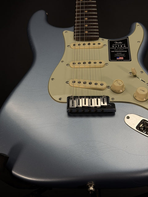 Fender Ultra Luxe Vintage '60s Stratocaster - Ice Blue Metallic -