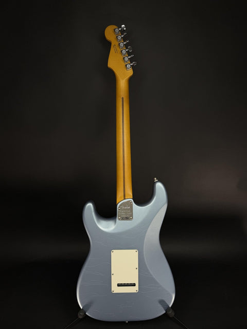 Fender Ultra Luxe Vintage '60s Stratocaster - Ice Blue Metallic -