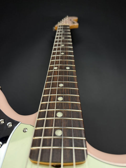 Fender Vintera III Mid '60s Jaguar - Shell Pink -