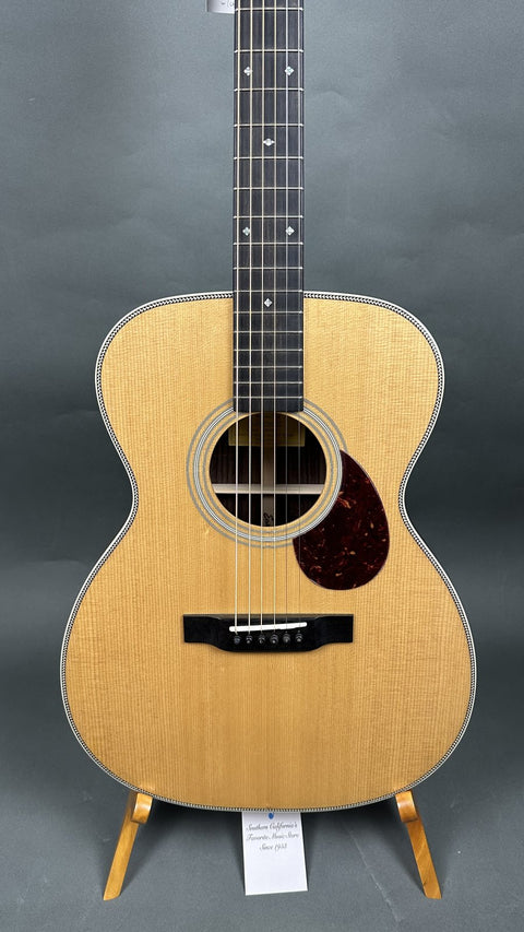 Eastman E8OM-TC Acoustic Guitar - 