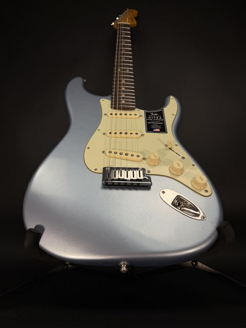 Fender Ultra Luxe Vintage '60s Stratocaster - Ice Blue Metallic