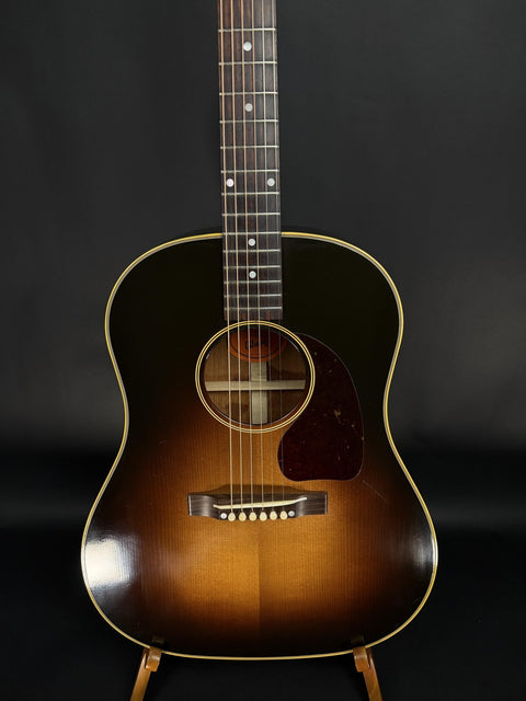 2020 Gibson Custom 1942 Banner J-45 Reissue - Vintage Sunburst -