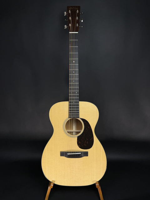 Martin 00-18 -