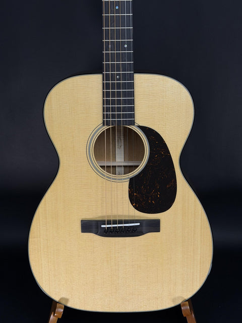 Martin 00-18 -