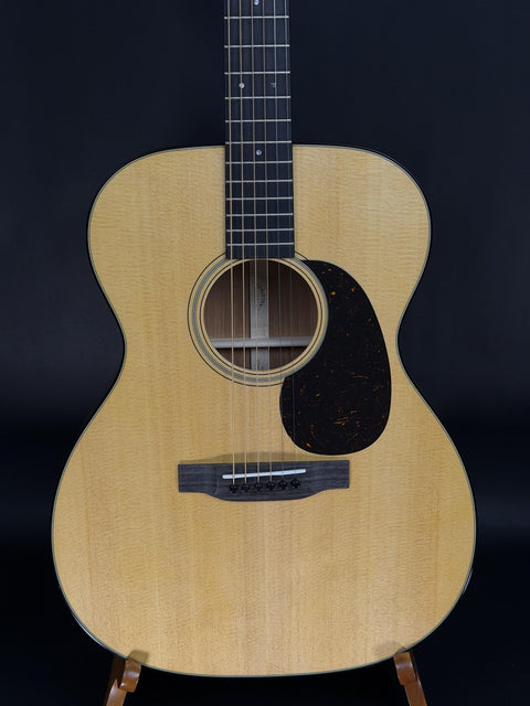 Martin 000-18 -