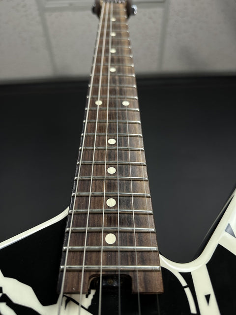 2015 EVH Striped Series Star - Black & White -