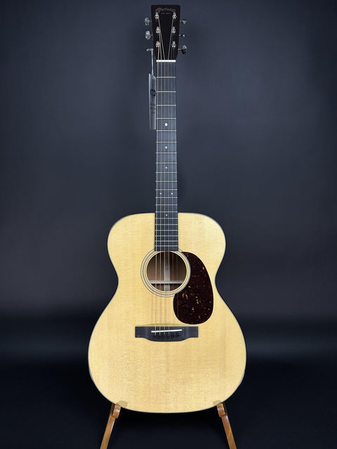 Martin 000-18 -