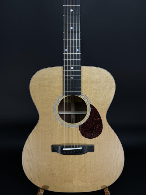 Eastman E1OM - Natural -