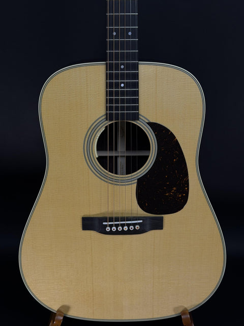 Martin D-28e Acoustic-Electric Guitar w/LR Baggs -