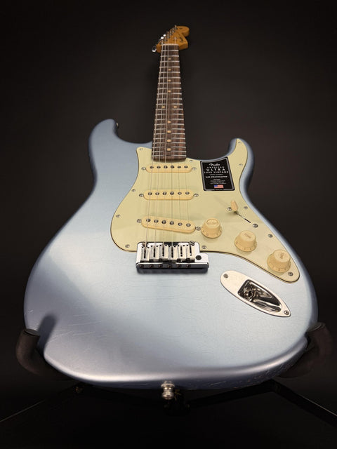 Fender Ultra Luxe Vintage '60s Stratocaster - Ice Blue Metallic -