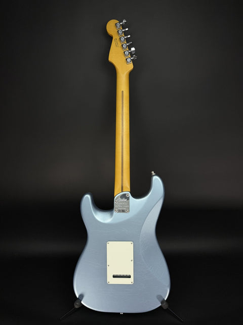 Fender Ultra Luxe Vintage '60s Stratocaster - Ice Blue Metallic -