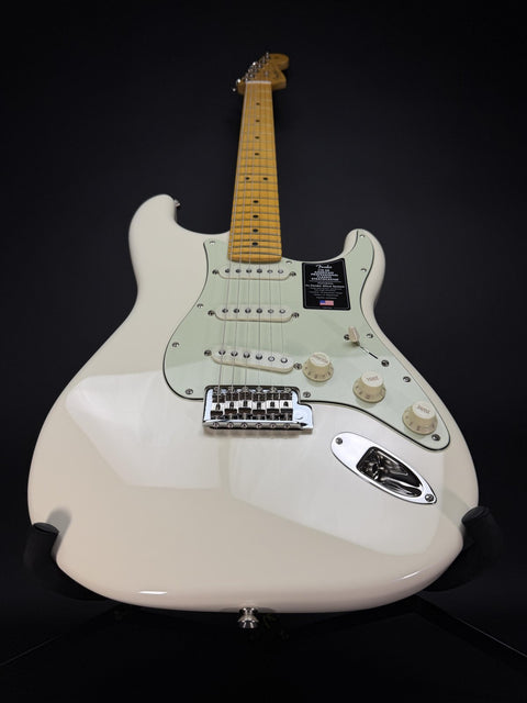 Fender Limited Edition American Professional Classic Stratocaster Featuring the Fender Silent System - Olympic White