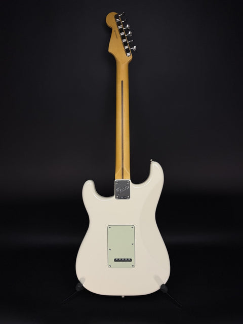 Fender Limited Edition American Professional Classic Stratocaster Featuring the Fender Silent System - Olympic White