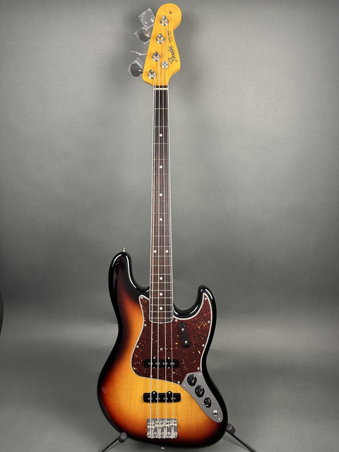 Fender American Vintage II 1966 Jazz Bass - 3-Color Sunburst - 