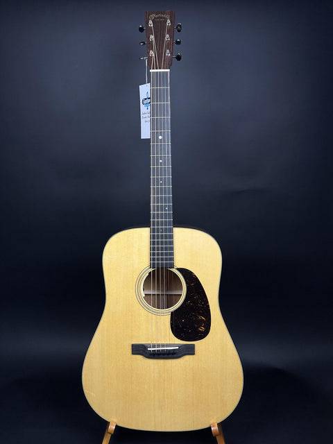 Martin D-18E - 