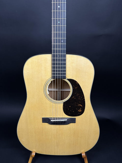 Martin D-18E - 