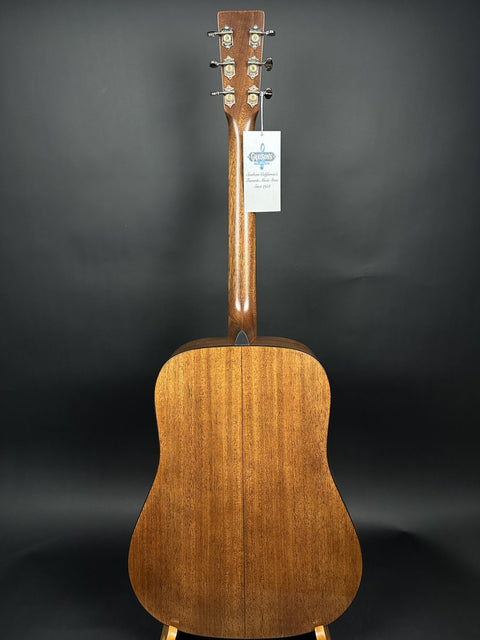 Martin D-18E - 