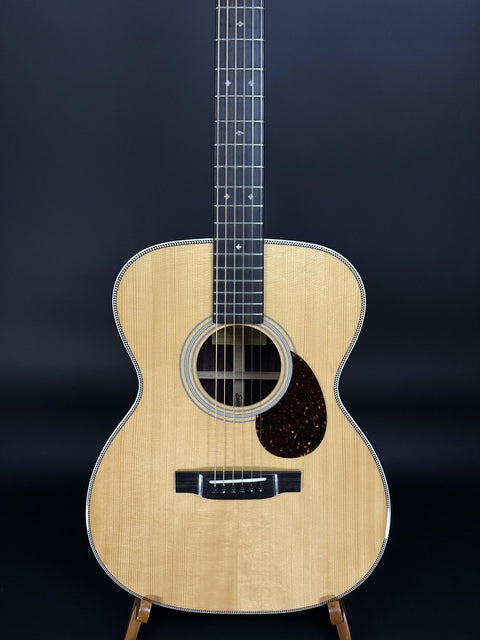 Eastman E8OM-TC Acoustic Guitar -