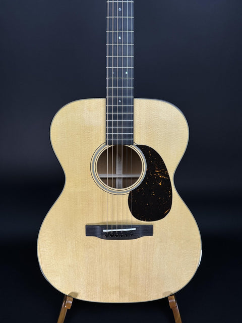 Martin 000-18 -