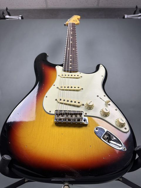 Fender Custom Shop 1964 Stratocaster Journeyman Relic - 3-Color Sunburst - 