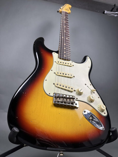 Fender Custom Shop 1964 Stratocaster Journeyman Relic - 3-Color Sunburst - 
