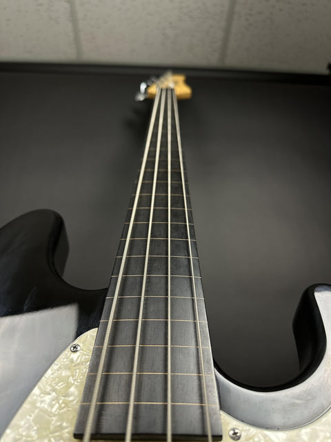 1997 Hamer USA Cruise Bass Fretless - Black -