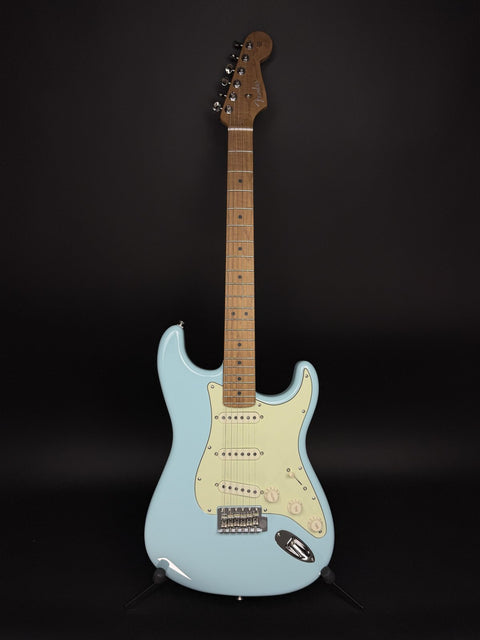 Fender Limited Edition American Professional Classic Stratocaster, Roasted Maple Fingerboard - Daphne Blue -