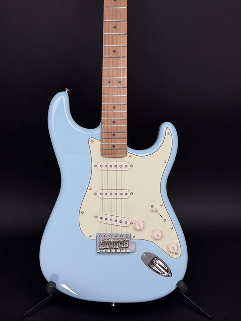 Fender Limited Edition American Professional Classic Stratocaster, Roasted Maple Fingerboard - Daphne Blue -