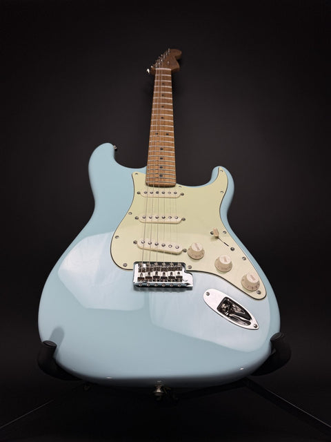 Fender Limited Edition American Professional Classic Stratocaster, Roasted Maple Fingerboard - Daphne Blue -