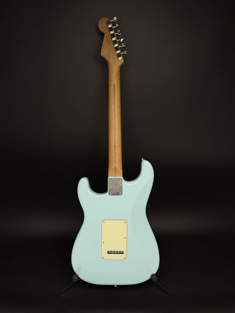 Fender Limited Edition American Professional Classic Stratocaster, Roasted Maple Fingerboard - Daphne Blue -