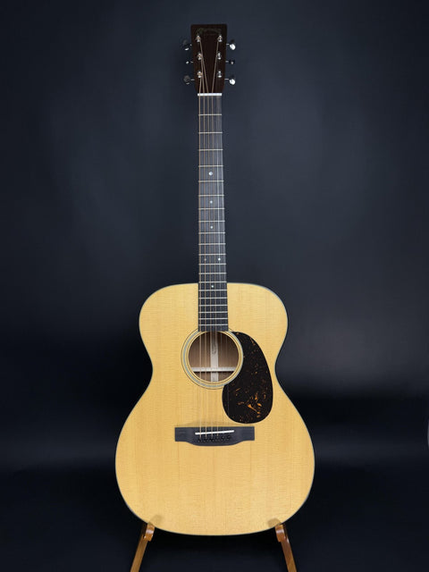 Martin 000-18 -